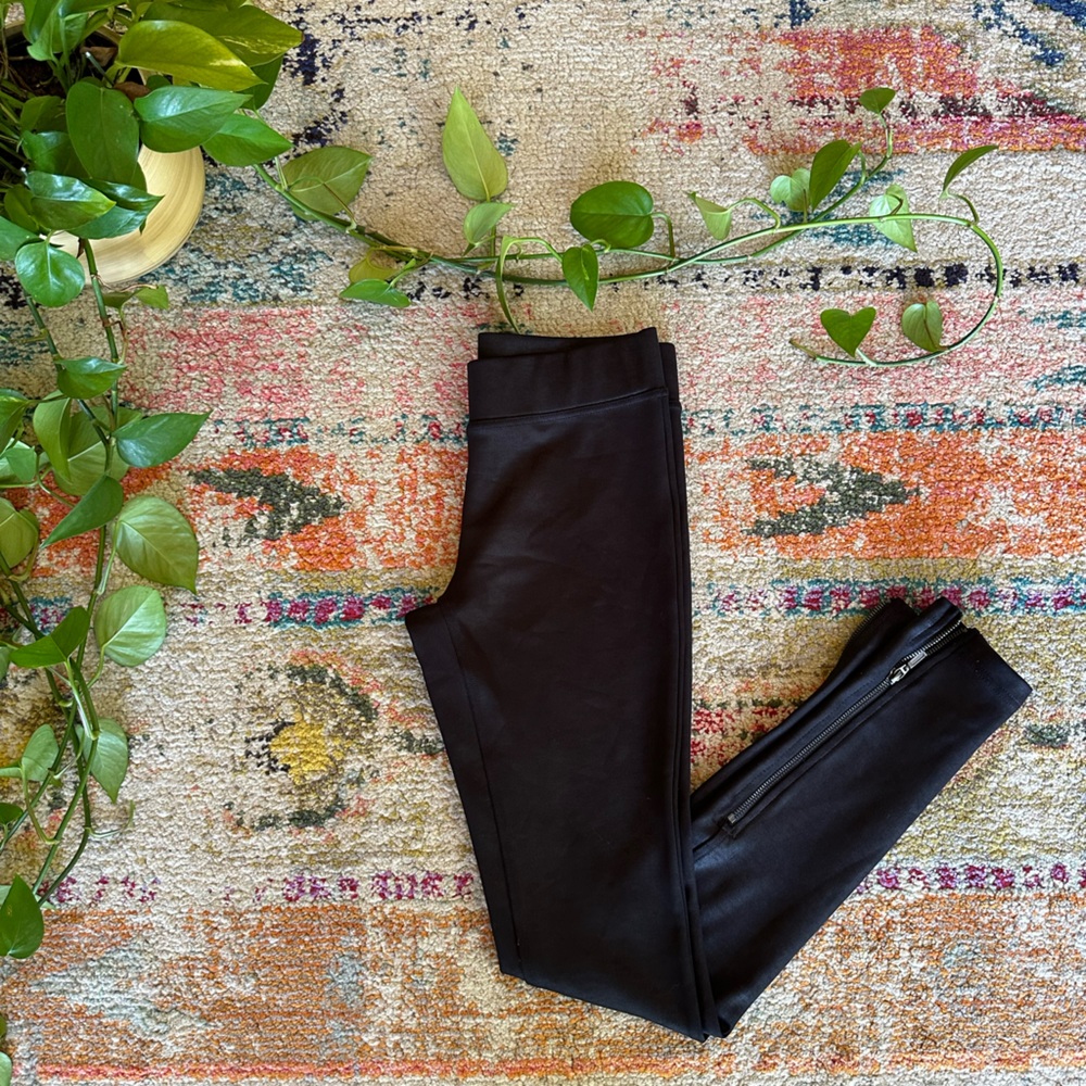 🌞 Free People - Black Faux Leather Legging with leg zippers. Sz x-small 🌞